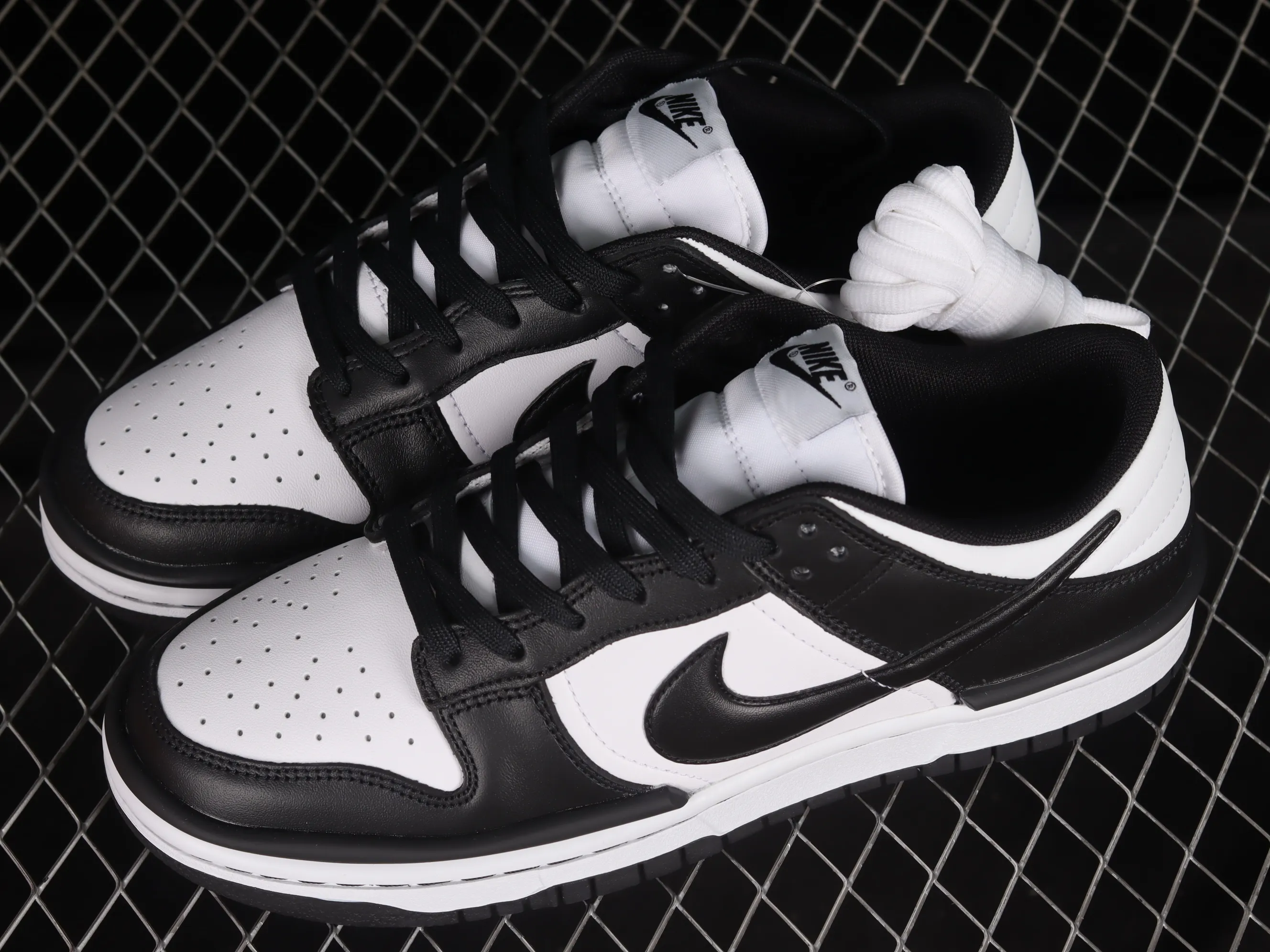 All categories Nk SB Dunk Series Nk SB Dunk Low low-top sneakers C version Nk Dunk Low "Twist Panda" Mutated Panda SB low-top sports and leisure sneakers DZ2794-001